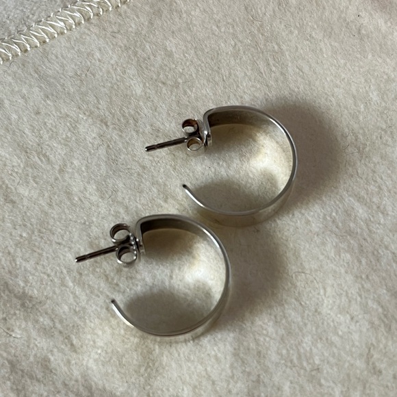 James Avery Hammered SS hammered hoop earrings - Picture 7 of 7